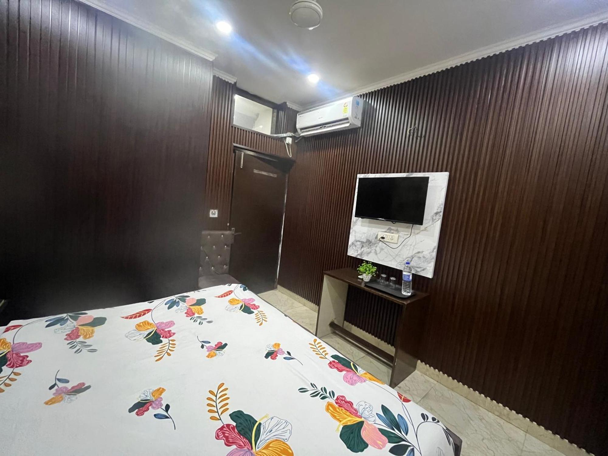 Jerry -near Nizamuddun Railway Station Guest house