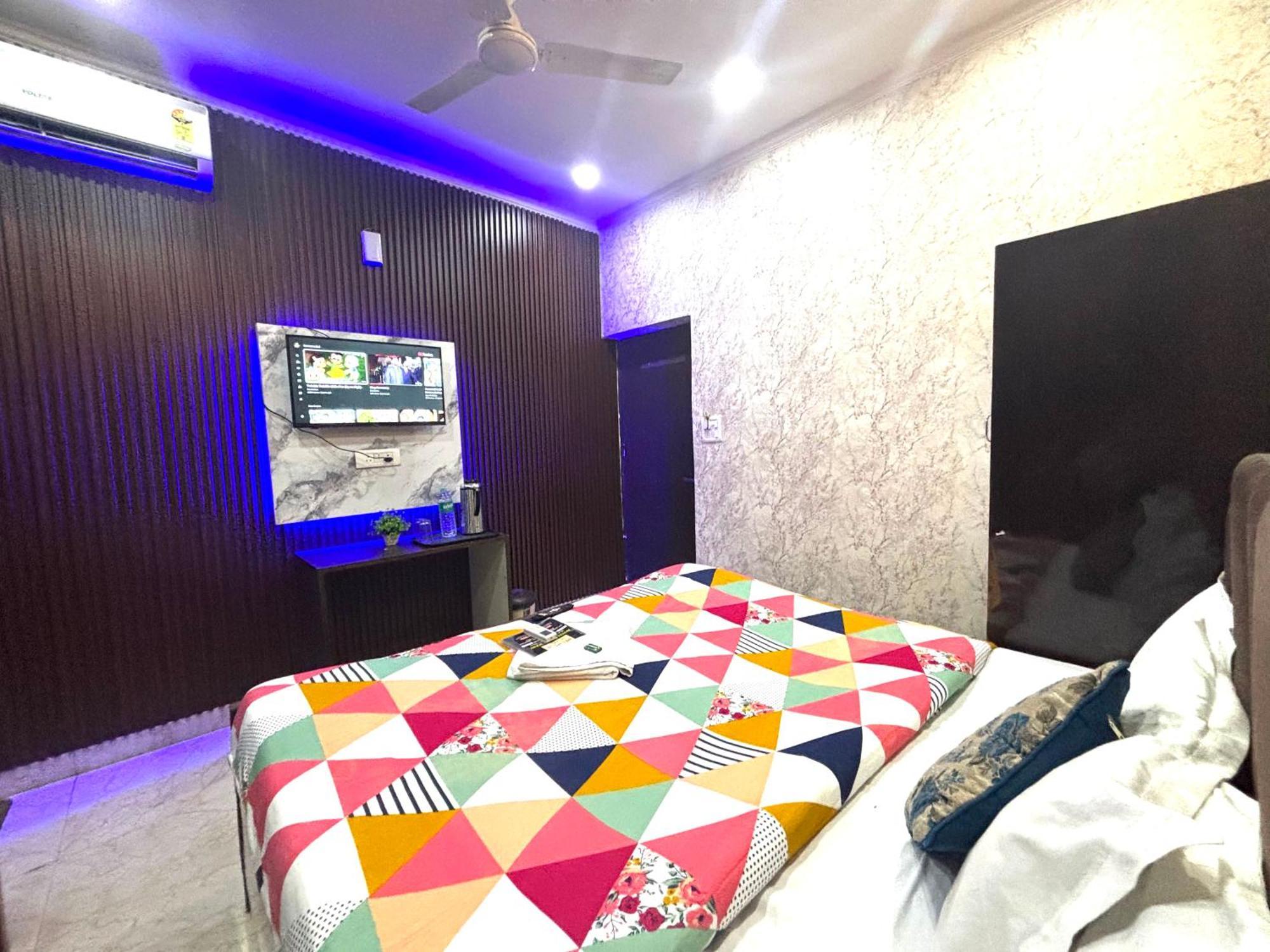 Guest house Jerry -near Nizamuddun Railway Station *