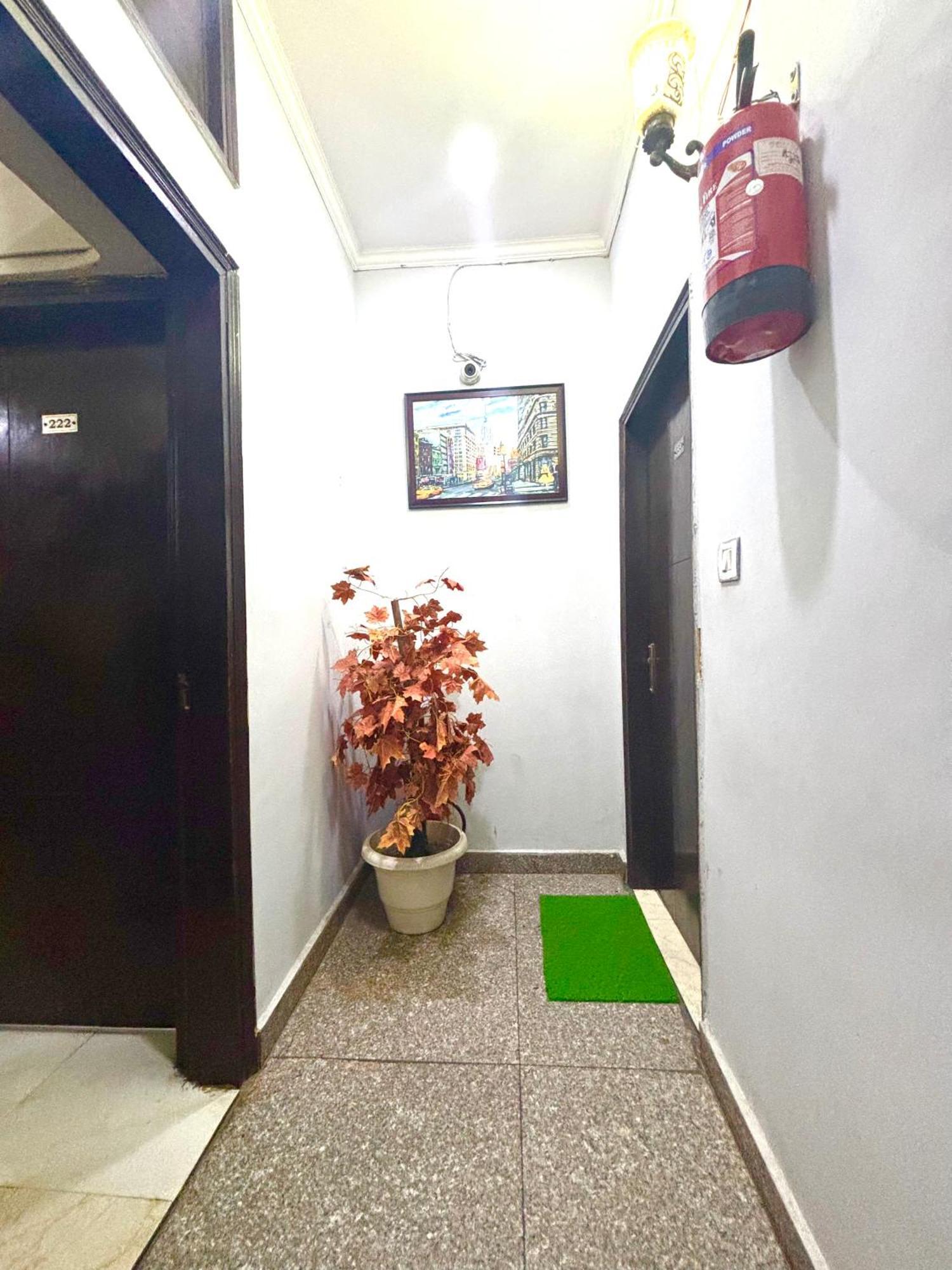 Jerry -near Nizamuddun Railway Station Guest house New Delhi
