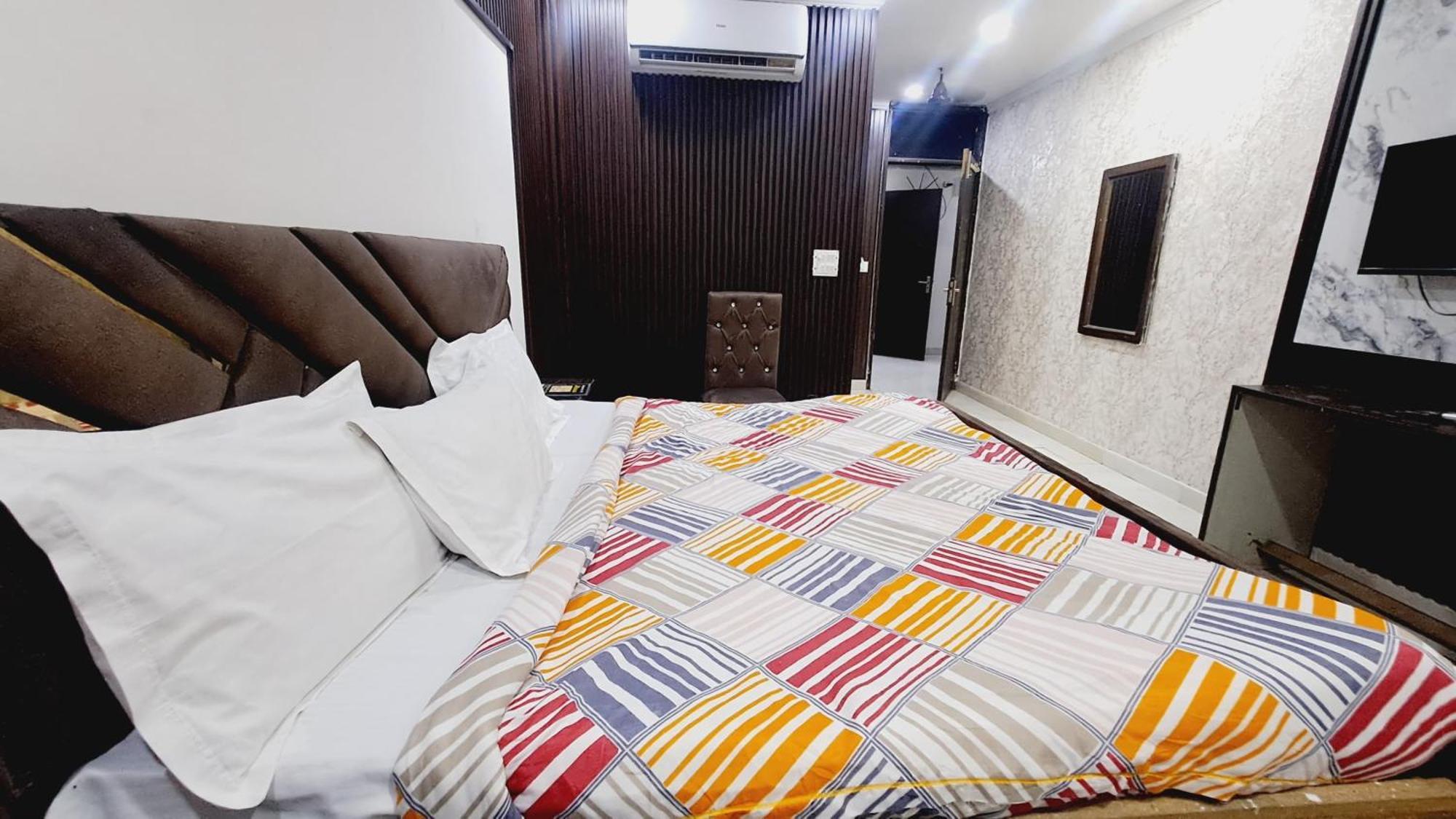 Guest house Jerry -near Nizamuddun Railway Station New Delhi